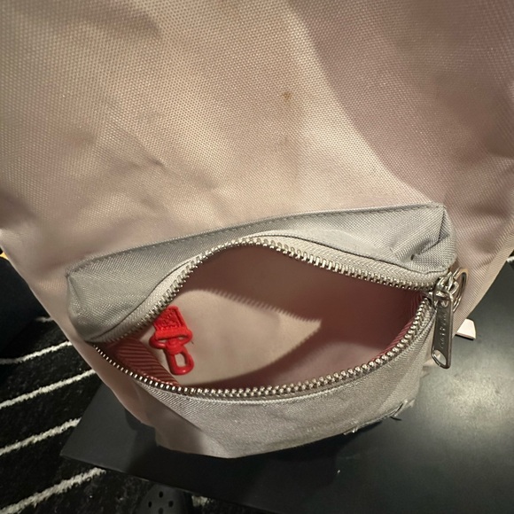 backpack - Picture 6 of 9